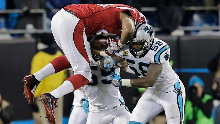 Panthers’ Thomas Davis wants to play in Super Bowl despite broken arm