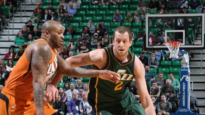Ingles scores 15, Jazz beat Suns 103-69