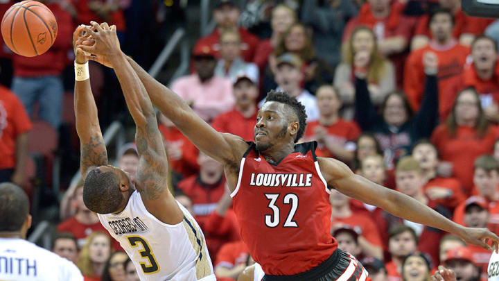 Louisville's Chinanu Onuaku will remain in the NBA Draft