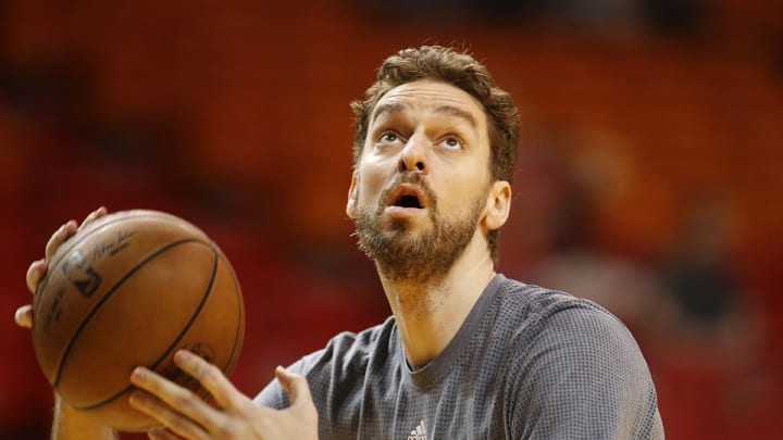 Bulls’ Pau Gasol out with swollen knee