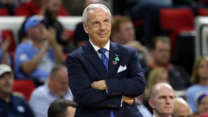 UNC, Kentucky get rolling with Midnight Madness-style events