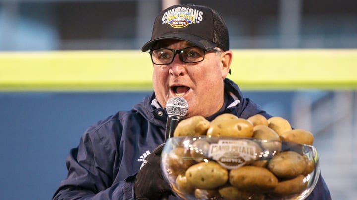 Akron football promotes Brett Ekkens to offensive line coach