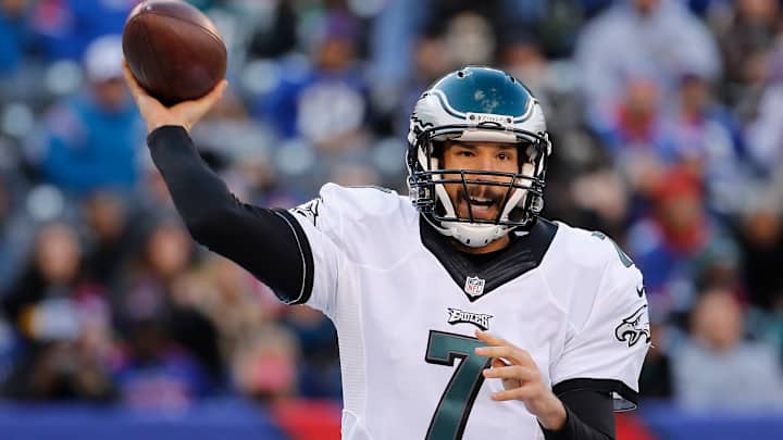 Bradford returns to Eagles, says he's committed to team