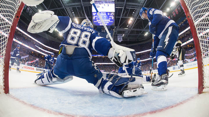 How NHL goalies deal with playoff pressure between the pipes