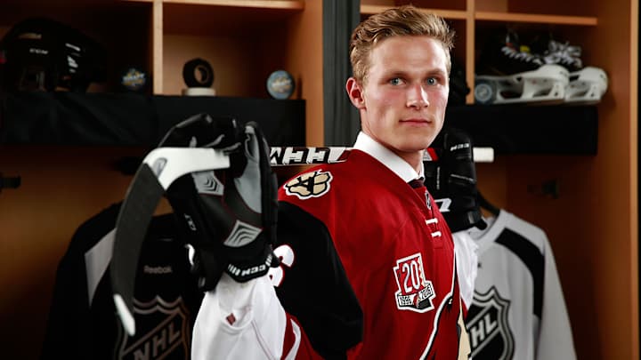 Coyotes sign first-round pick Jakob Chychrun Coyotes sign first-round pick Jakob Chychrun