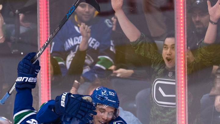 Canucks end Predators' point streak at 14 games with 4-2 win