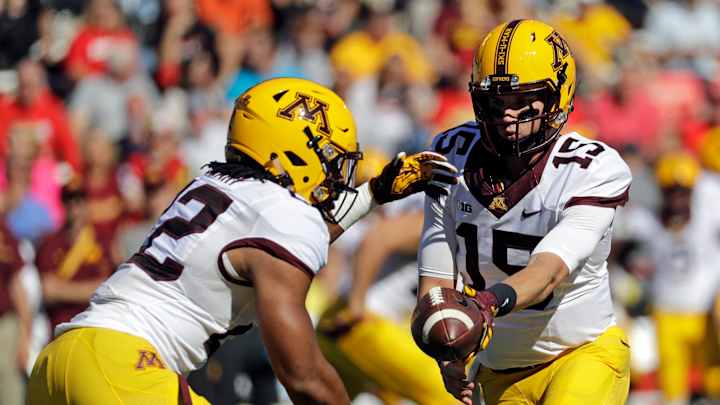 Minnesota QB Leidner still dealing with concussion symptoms