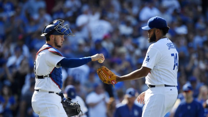 Stewart, 4 relievers throw 4-hitter; Dodgers beat Cubs 1-0