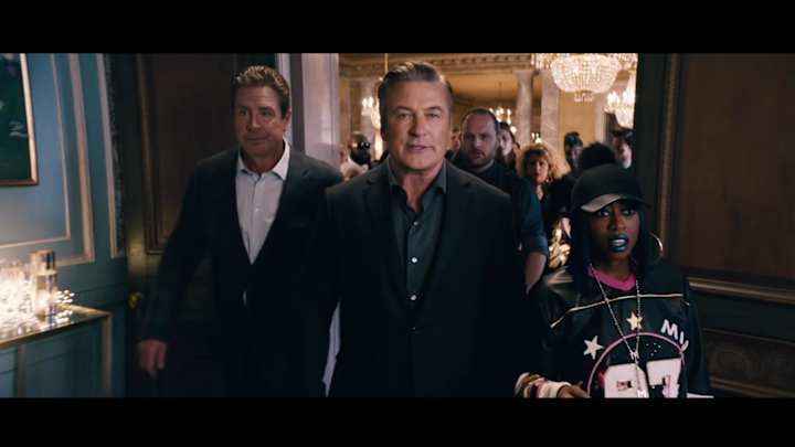 Watch: Alec Baldwin, Dan Marino star in Amazon commercial