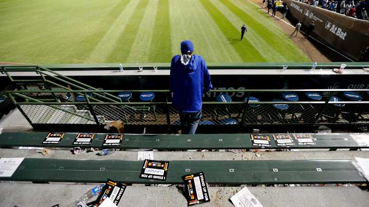 The Latest: Heyward stays in Cubs lineup for Series Game 5