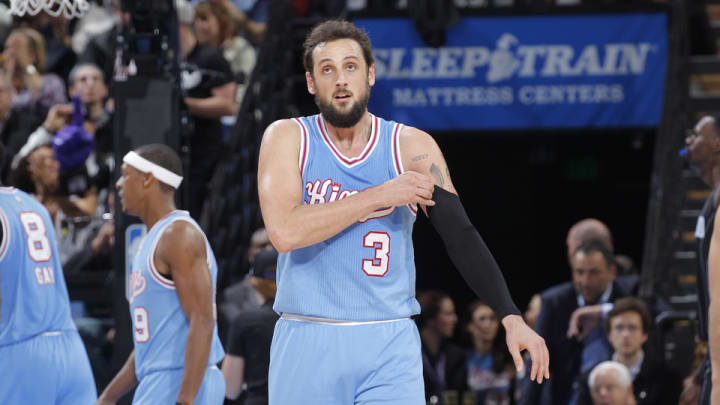 Report: Marco Belinelli breaks jaw in Europe
