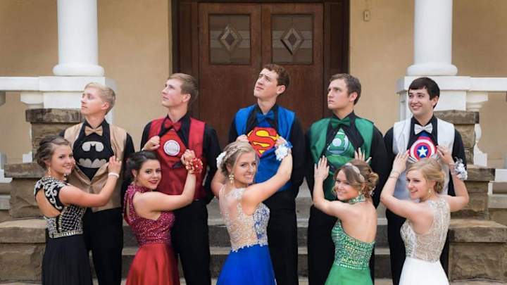 Thursday's Lunchtime Hot Clicks: One Way To Dress For High School Prom