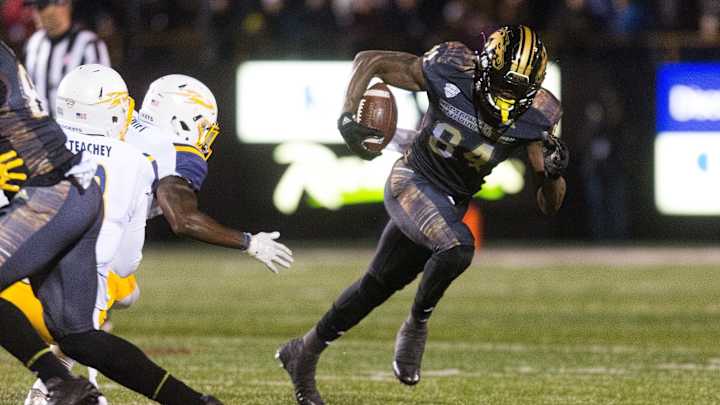 Western Michigan's Davis sets FBS receiving record