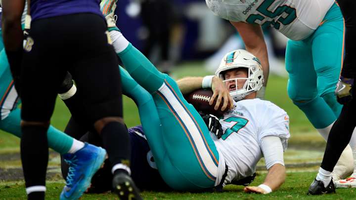 With lopsided loss, Dolphins lose control of playoff fate