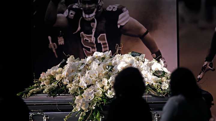 The Latest: In Saints' black, gold, fans pay homage to Smith The Latest: In Saints' black, gold, fans pay homage to Smith