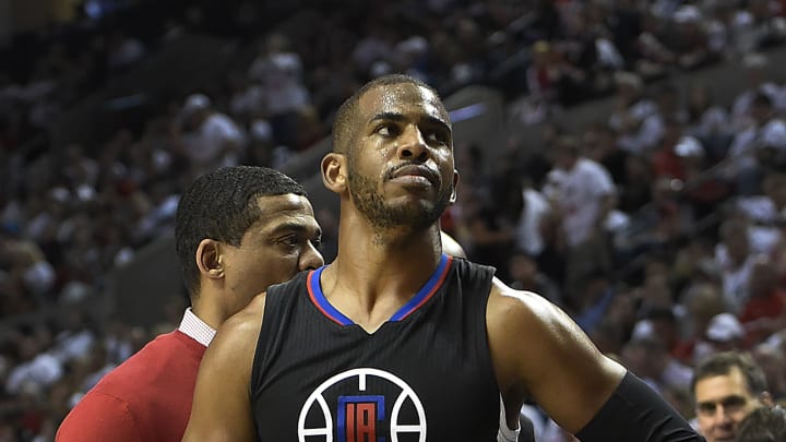 Paul leaves with broken hand, Blazers beat Clippers 98-84