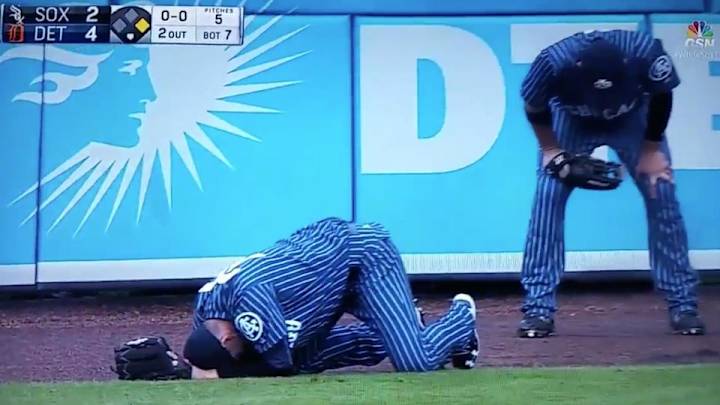 White Sox rookie Jason Coats leaves game after violent outfield collision