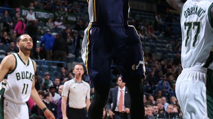 Hayward helps Jazz beat Bucks, get fifth win in 6 games Hayward helps Jazz beat Bucks, get fifth win in 6 games