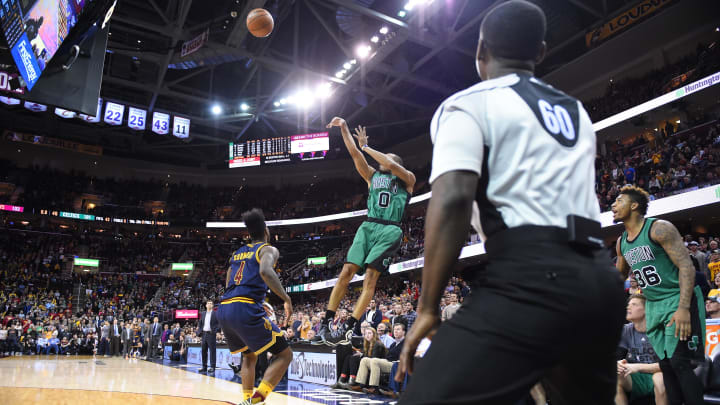 Bradley's 3-pointer at horn gives Celtics 104-103 win