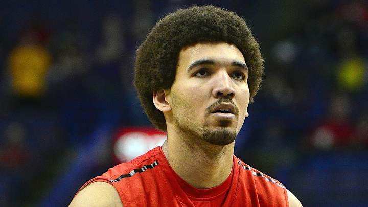 Minnesota reinstates Reggie Lynch to roster