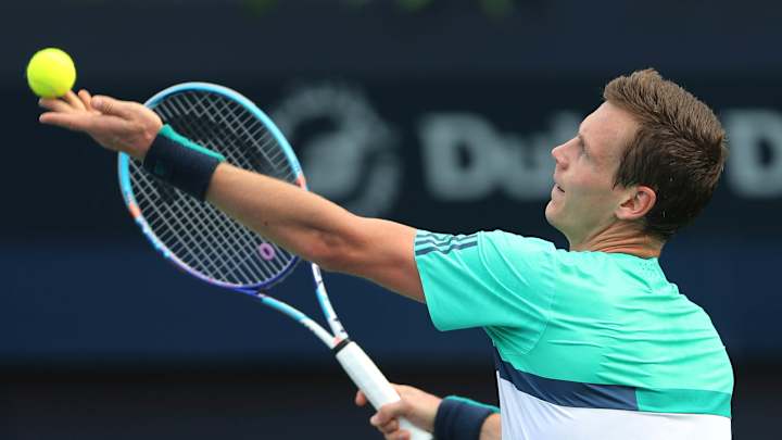 Berdych advances to 2nd round at Dubai Tennis Championships