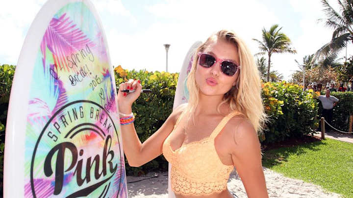 Monday's A.M. Hot Clicks: Rachel Hilbert; NFL Playoff Madness