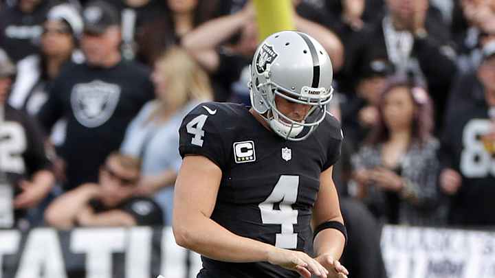 Mack, Carr rally Raiders to 35-32 win over Panthers