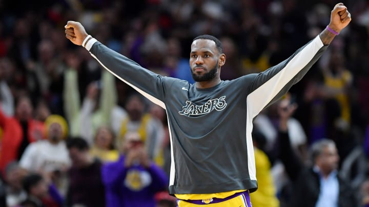 LeBron James Shut Down a Heckler in the Most Savage Way Possible: TRAINA THOUGHTS