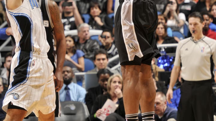 Leonard lifts Spurs to 98-96 win over the Magic
