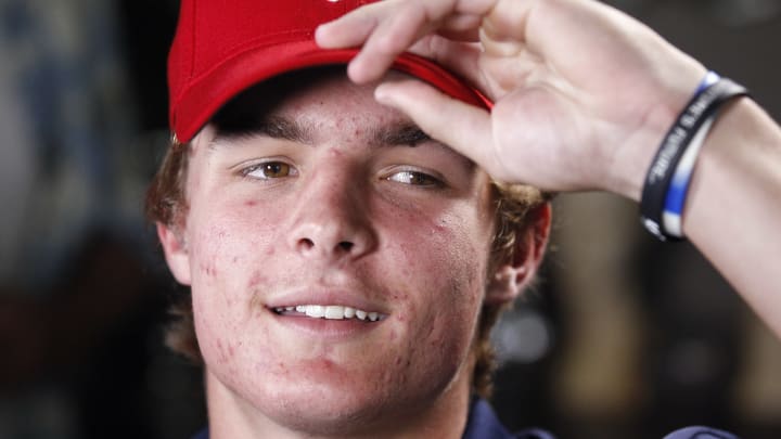 Philadelphia Phillies sign top draft pick Mickey Moniak