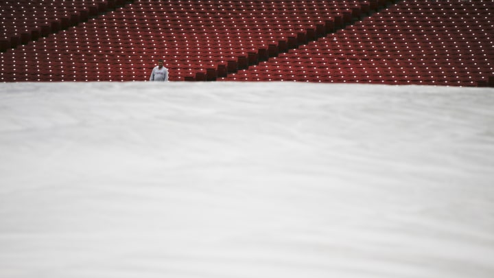 Pirates at Reds game postponed because of rain