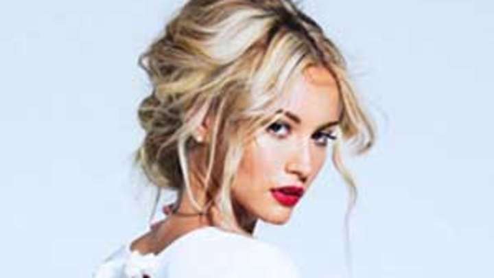 Thursday's PM Hot Clicks: Bryana Holly; Phillies fan faceplants