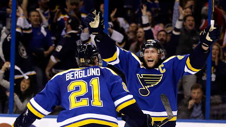 Backes gets OT winner, Blues beat Blackhawks 1-0 Backes gets OT winner, Blues beat Blackhawks 1-0