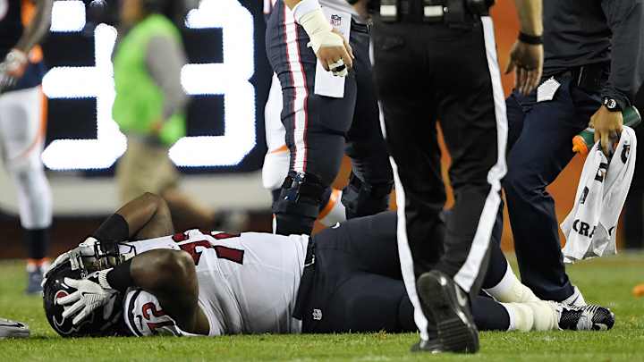 Texans RT Derek Newton tears patella tendons, exits game Texans RT Derek Newton tears patella tendons, exits game