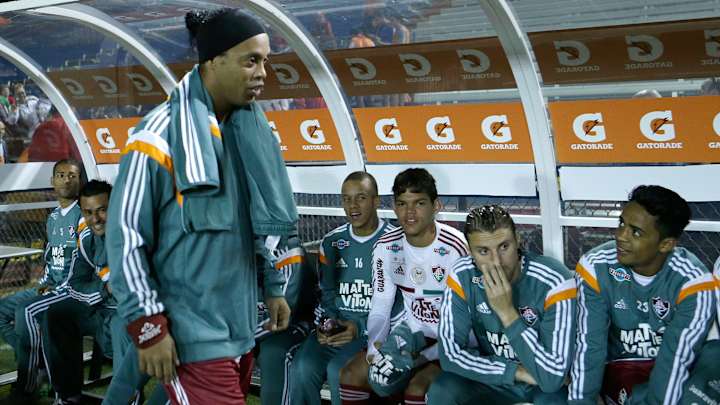 Watch: Traffic pole almost falls on car carrying Ronaldinho