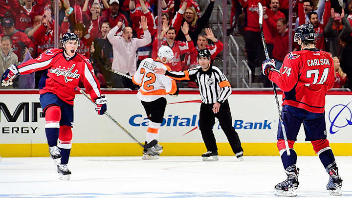 Carlson, Beagle help Capitals beat Flyers in Game 1