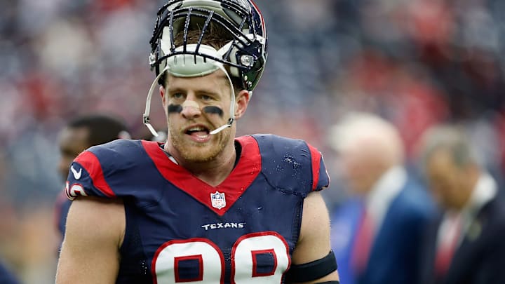 Watch: J.J. Watt lines up as wildcat quarterback near goal line
