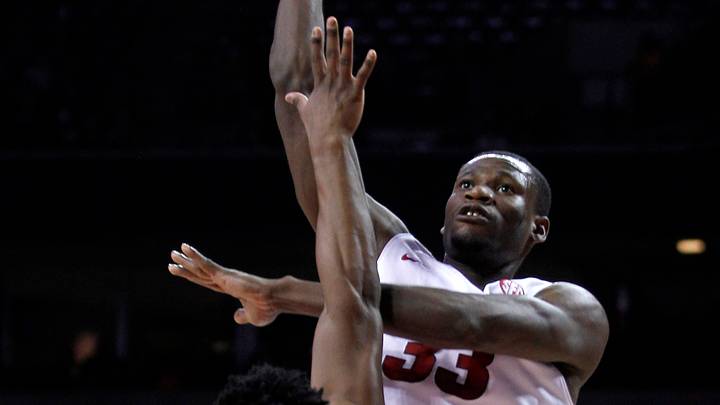 Kingsley's 17 points sparks Arkansas past Tennessee, 85-67