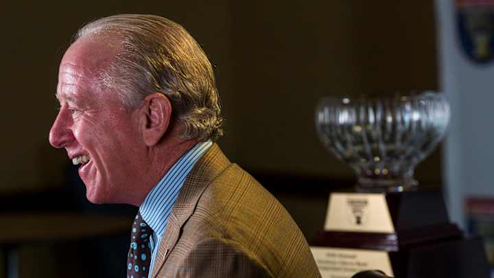 Liberty Bowl gives award to Archie Manning Liberty Bowl gives award to Archie Manning