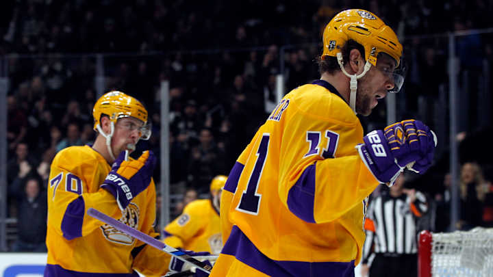 Carter's 2 goals help Kings beat Canucks 5-1