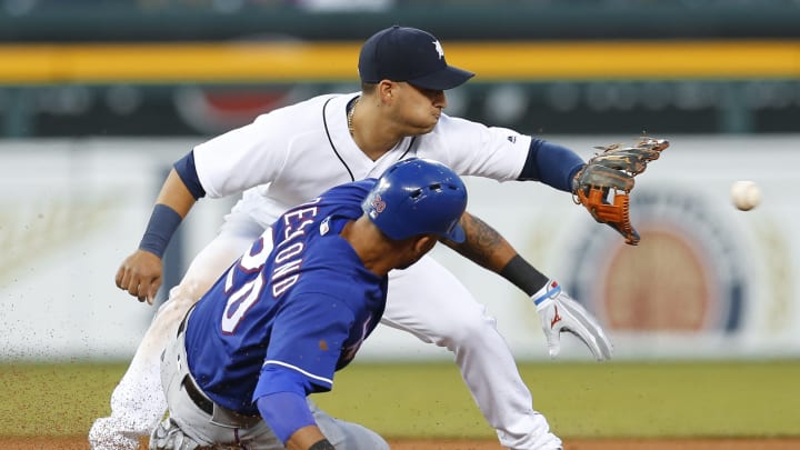 Hamels outduels Zimmermann as Rangers beat Tigers 5-1