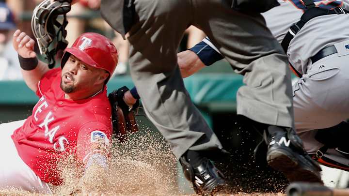 LEADING OFF: Quiet bats at Wrigley, domination in Dallas