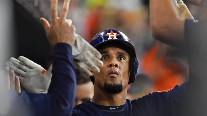 Marisnick scores on errant throw in 10th for 2-1 Astros win