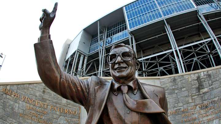 Ex-players ask Penn State to bring back Joe Paterno statue