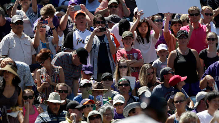 Ichiro Suzuki gets 3,000th career hit in major leagues