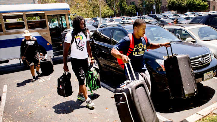 Jared Goff leads Rams' rookies into training camp Jared Goff leads Rams' rookies into training camp