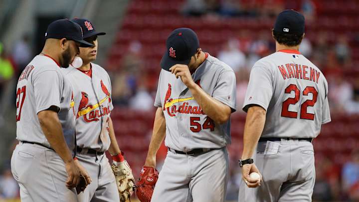 Moss homers twice, Cardinals roll over Reds 12-7