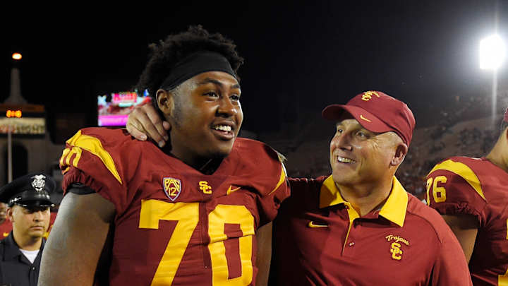 USC LT Chuma Edoga ejected after contact with official