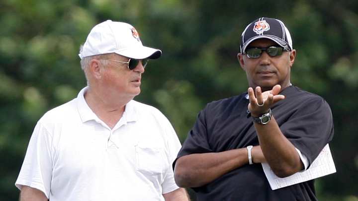 Owner's patience give Bengals coach Lewis another chance