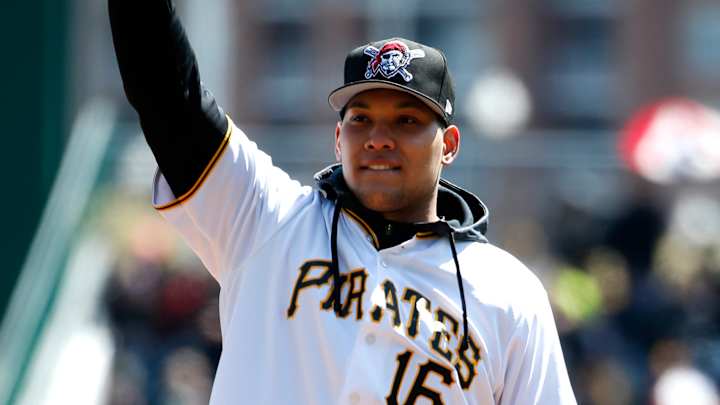 Liriano dominates, Pirates open with 4-1 win over Cardinals